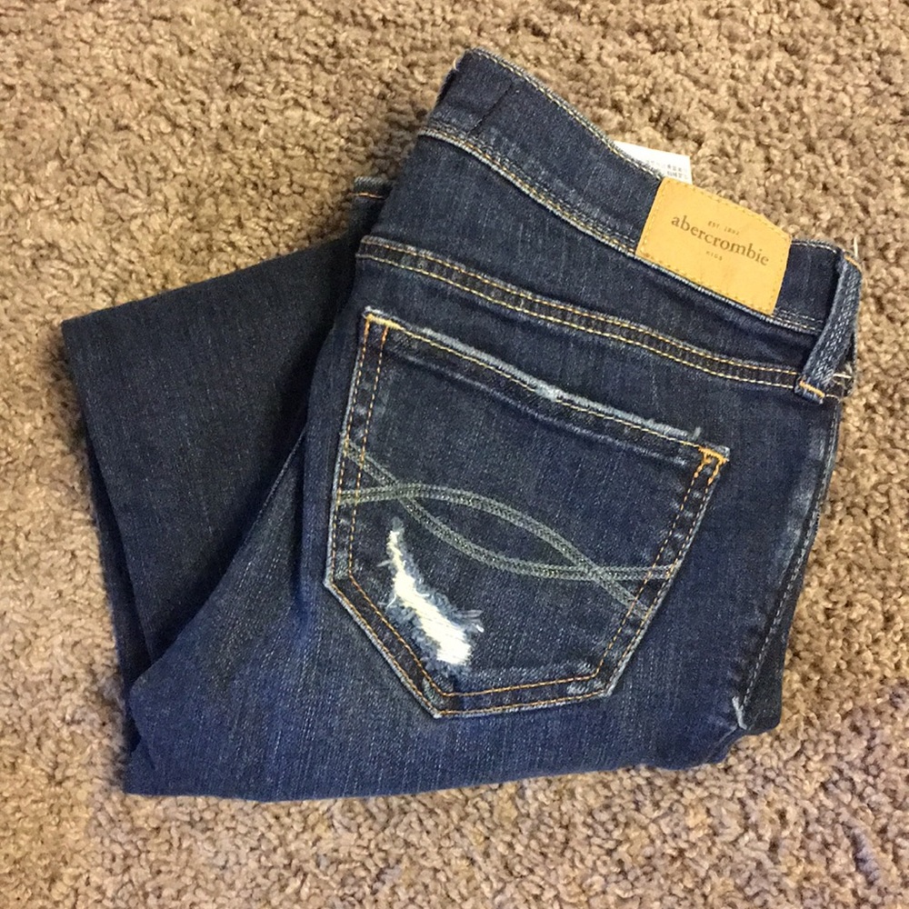 Like new 3/4 length Abercrombie kids stretch jeans